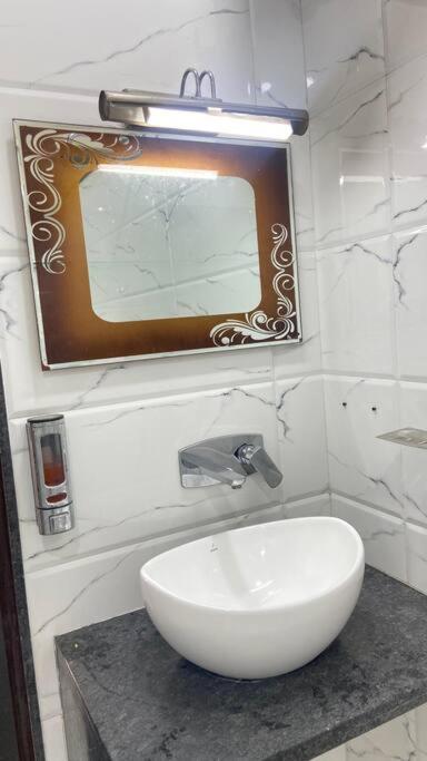 Raahi - Luxury Near Kashi Vishwanath Apartment *